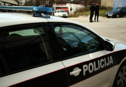 STRAVIČAN SUDAR U TUZLI: U saobraćajnoj nesreći povrijeđene 3 žene, policija obavila uviđaj