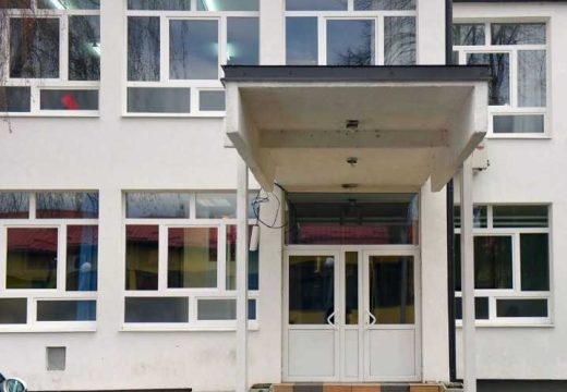 Hronika: U bijeljinskoj Gimnaziji muk i tuga zbog pogibije dvije učenice