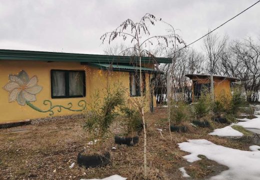 Čađavica kod Bijeljine: Život u kući od prirodnih materijala (Foto)