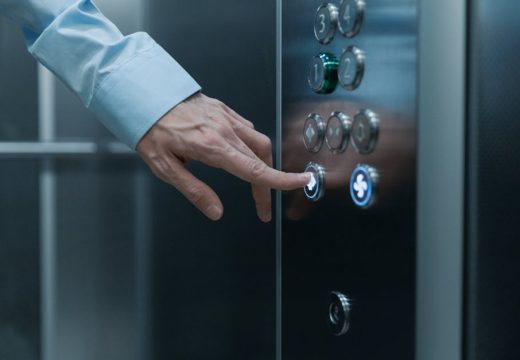 Oglasila se policija o tragediji u Doboju: Pad kroz otvor lifta završio kobno