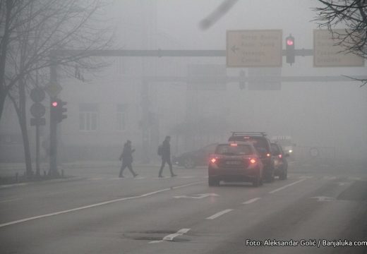 AMS RS: Gusta magla jutros usporava saobraćaj