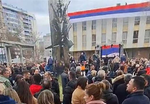 Banjaluka: Građani i danas ispred NSRS; Čeka se obraćanje zvaničnika (Video)