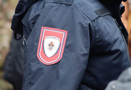 Hronika: Policijski službenik se povrijedio hicem iz pištolja