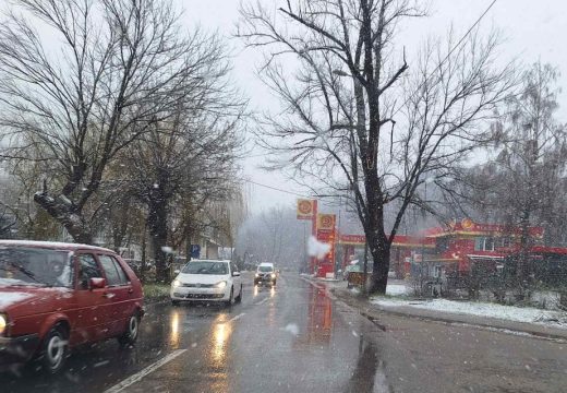 Oglasili se iz AMS-a: Oprez zbog klizavih kolovoza, poledice i ugaženog snijega