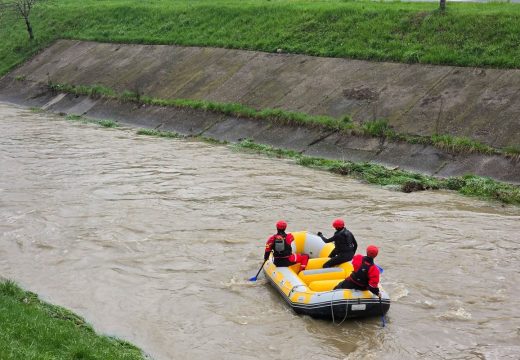Tuzla: Nastavljena potraga za nestalim policajcem i civilom