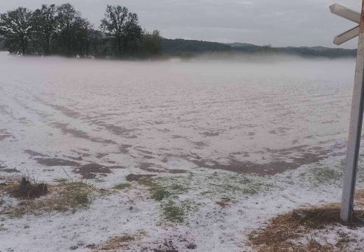 Led zatrpao Novi Grad: Jako nevrijeme stiglo u Srpsku (Foto)
