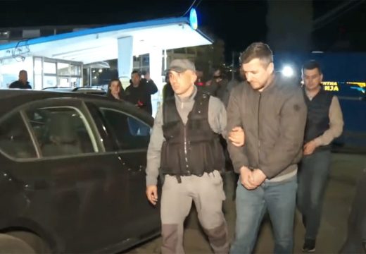 Uhapšeni zbog požara u diskoteci sa lisicama na rukama dovedeni na ispitivanje (Video)