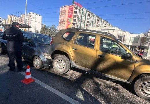 Kolaps u Sarajevu: Lančani sudar deset vozila (Foto/Video)