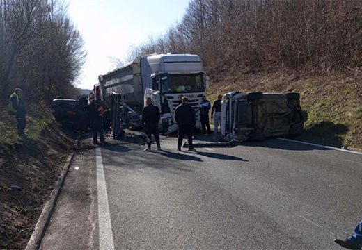 Detalji nezgode na putu Banjaluka-Prijedor: Povrijeđen Banjalučanin