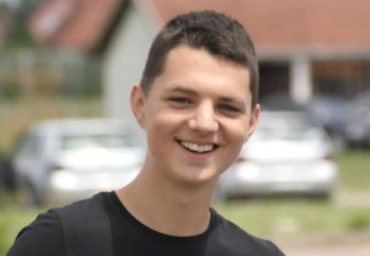 Nasmijano lice krije tešku priču: Đorđe sa samo 18 godina bije životnu bitku