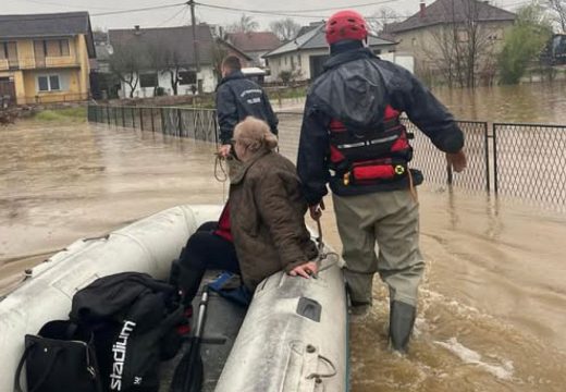 Da  pomognu prilikom evakuacije stanovništva: Timovi Civilne zaštite se uputili u Prijedor