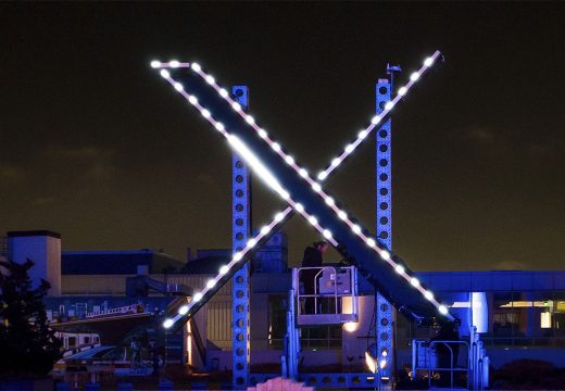 Širom svijeta: Pala aplikacija X