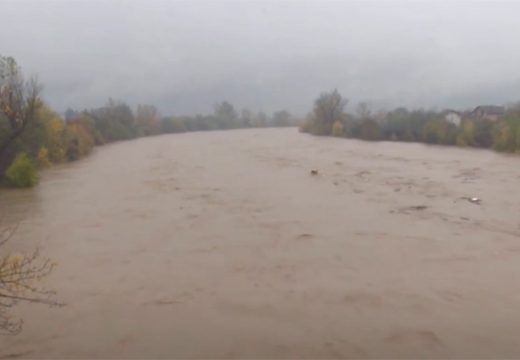 Hronika: Žena skočila u nabujalu Bosnu