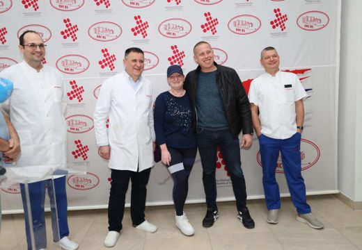 Medicinski podvig bez presedana: Pacijentkinju (30) iz Foče priključenu na vještačka pluća, ljekari UKC RS helikopterom premjestili u Banjaluku