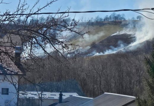 Buktinje širom Srpske: Paljenje otpada vatrogascima zadalo probleme