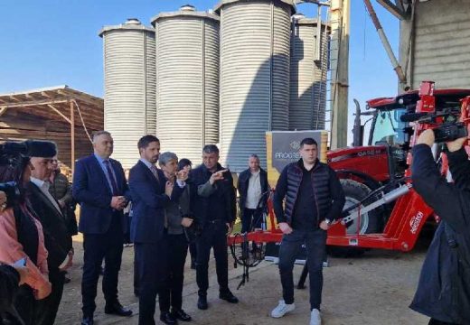 Poljoprivreda: Mađar i Minić u Gradišci sa korisnicima mađarskog programa podrške