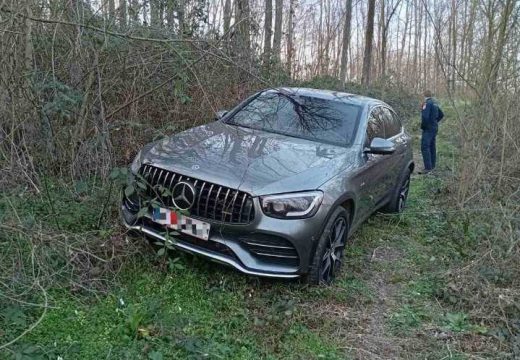 RS: Ukradeni skupocjeni mercedes pronađen na šumskom putu u Dubici
