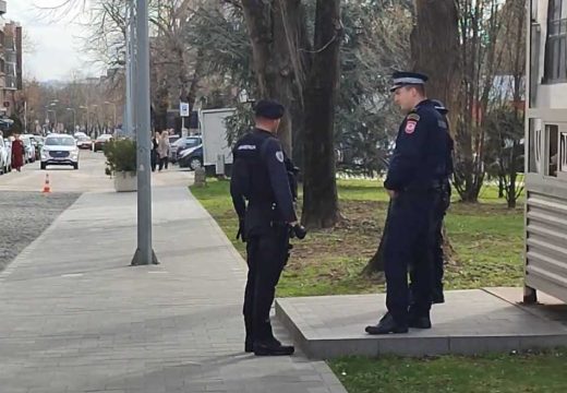 Banjaluka: Policajci s dugim cijevima ponovo pred Palatom Republike (Video)