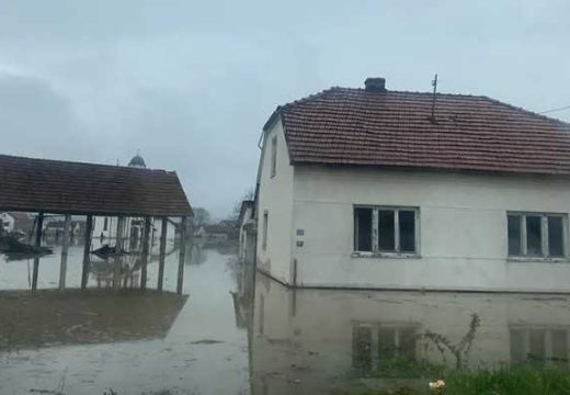 Najteže u Prijedoru: Veći dio naselja Gomjenica pod vodom (Video)