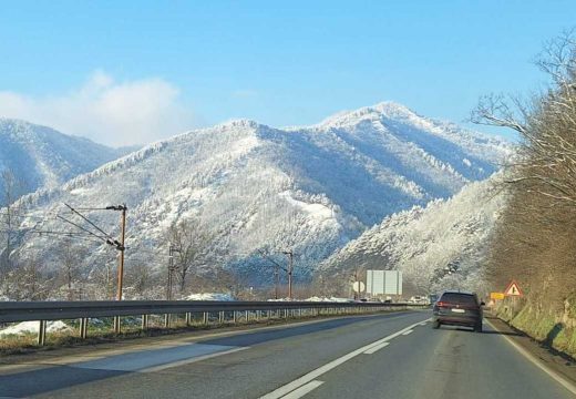 AMS RS: Klizavi putevi, savjetuje se oprez