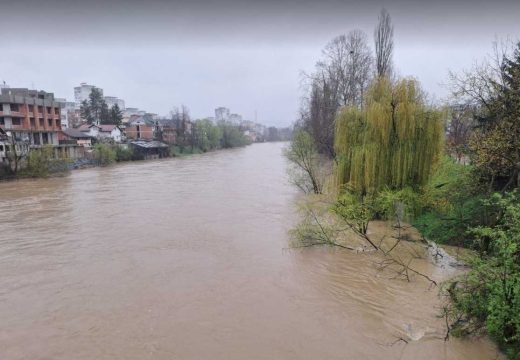 Mještani strahuju od ispuštanja brane: Vrbas ozbiljno ugrozio ulicu u Banjaluci (Video)