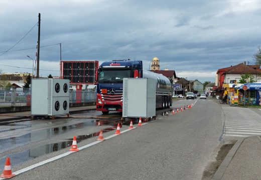 BiH: Iznenađenje za vozače na ulazu u Gradišku (Video)