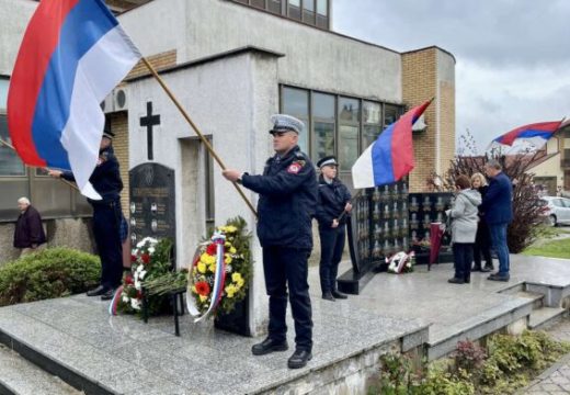 Dan policije obilježen u Bijeljini: Počast onima koji su živote ugradili u temelje Srpske (Foto)