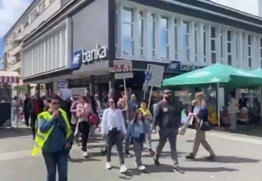 “Kop otrovao vodu!”: Protest u Prijedoru zbog rudnika lignita (Video)