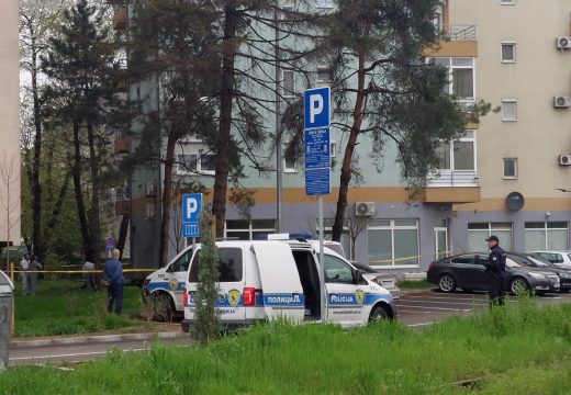 Hronika: Tijelo muškarca pronađeno ispred zgrade u Brčkom (Foto)