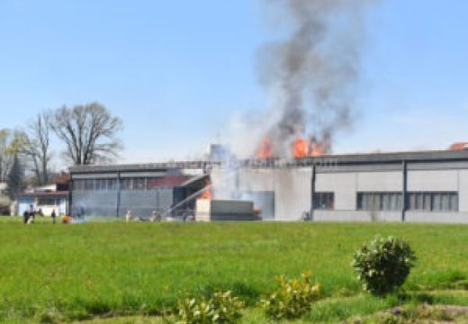 Tri lica lakše povrijeđena: Poznat uzrok požara u prijedorskoj firmi