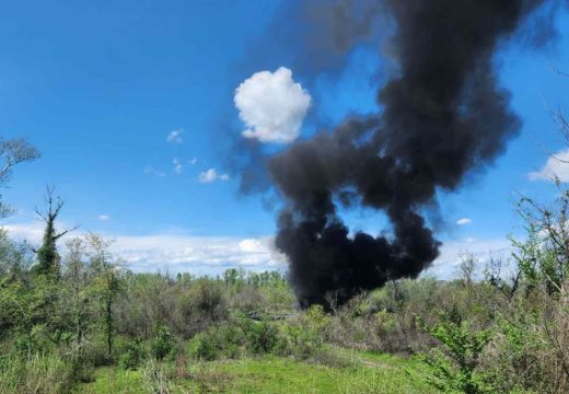 Požar: Gust dim iznad bijeljinskog naselja, stigli vatrogasci