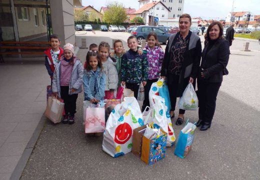 Povodom Svjetskog dana zdravlja – Sedmog aprila: Učenici iz Dvorova posjetili Odjeljenje pedijatrije (Foto)