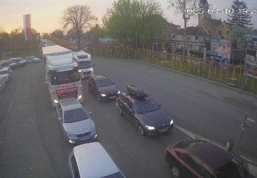 Sistem ponovo radi: Normalizovan saobraćaj na graničnom prelazu Gradiška, ali gužve još traju