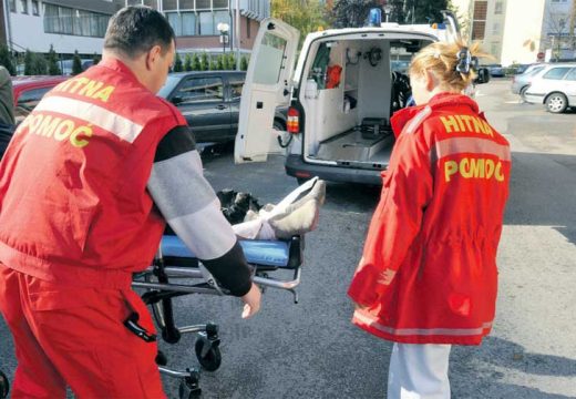 Tragedija u Mrkonjić Gradu: Povrijedio se prilikom sječe drva, preminuo u UKC RS