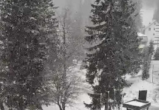 Snijeg u aprilu: Jahorina pod bijelim pokrivačem (Video)
