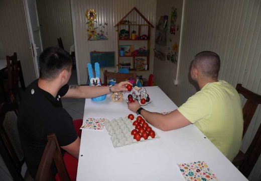 Praznik iza rešetaka u Srpskoj: Zatvorenici proslavili Vaskrs i Uskrs (Foto)