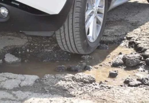 Vozači oprez: Veliki broj udarnih rupa otežava saobraćaj