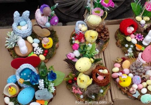 Veliki petak: Na bijeljinskoj Zelenoj pijaci gužva pred Vaskrs