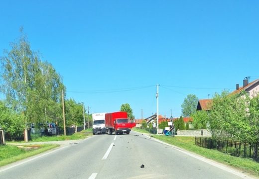 Sudarili se kamion i auto: Udes na putu Bijeljina – Ugljevik