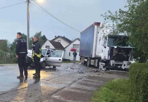 Saobraćaj: Vozači povrijeđeni u udesu u Gradišci, jedan upućen na UKC RS