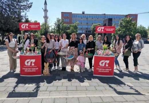 Podijeljeno 1000 ofarbanih jaja: Tradicionalna akcija bijeljinskih socijalista povodom Vaskrsa (Foto)