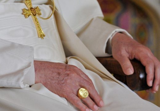 Zbog čega se papin prsten uništava poslije njegove smrti