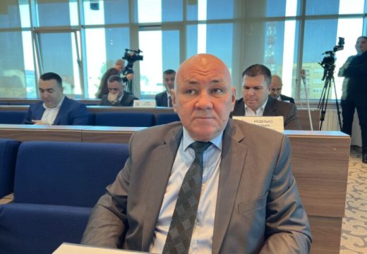 BIJELJINA: Odbornik Zupur (SNSD) ponudio zemljište za parking potrebe bazena Banje Dvorovi