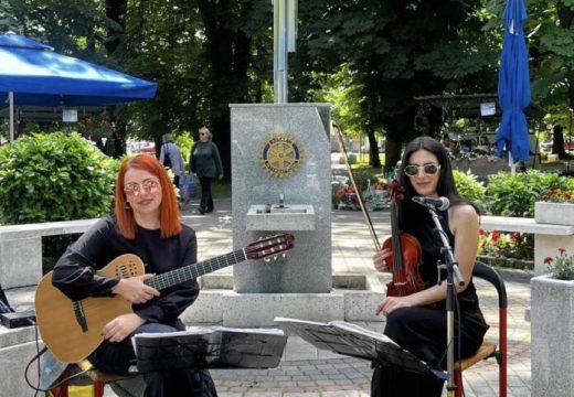 BIJELJINA: Muzika i cvijeće u harmoniji – profesori i učenici Muzičke škole “Stevan Stojanović Mokranjac“ uljepšali otvaranje Sajma cvijeća