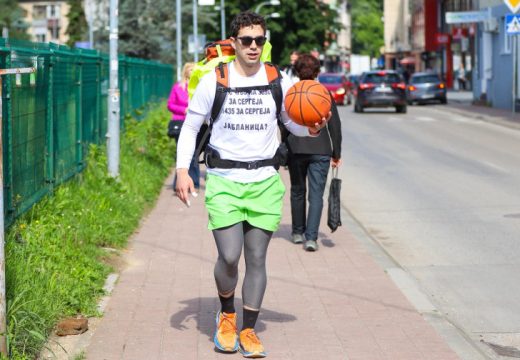 Nadljudskim naporima korača prema Beogradu: Banjalučanin Aleksa Kresojević broji posljednje kilometre u humanitarnom dribligu (Foto/Video)