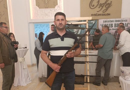 Bijeljina: Poklon puška Slavenka Ristića otišla u ruke lovca iz Ostojićeva (Foto)