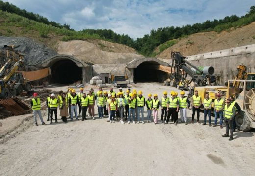 Autoputevi Srpske: Budući građevinci obišli gradilište Koridora Pet c (Foto)