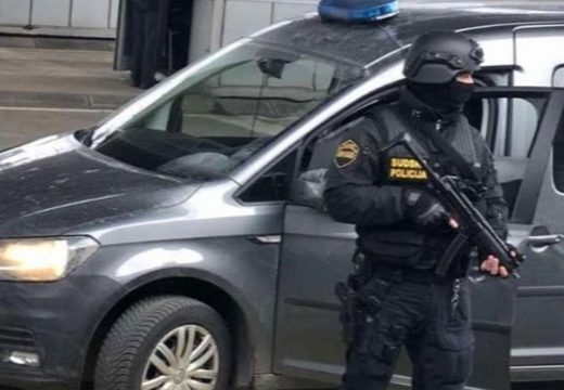 Drama u Živinicama: Teško povrijeđen sudski policajac