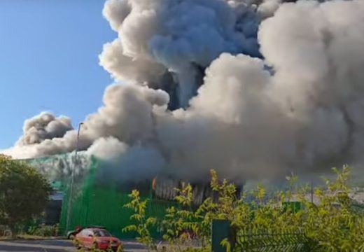 Eksplozije u Kaštelima: Gori Pevex (Video)