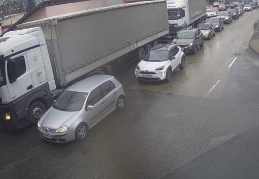 AMS: Saobraćaj se odvija nesmetano, duže čekanje na granici sa Hrvatskom
